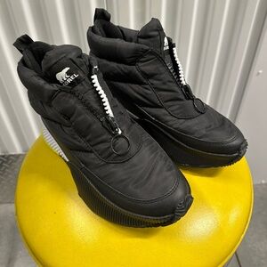 Sorel Women's Sz 9 Out N About III Puffy Zip Boots Chalk Black NL4943-010